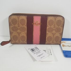 NWT！COACH Medium ID Zip Wallet In Signature Canvas With Varsity Stripe（CBO79）